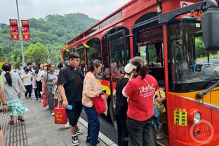 纳斯：康西尔努力战斗 他抢到了很多进攻篮板